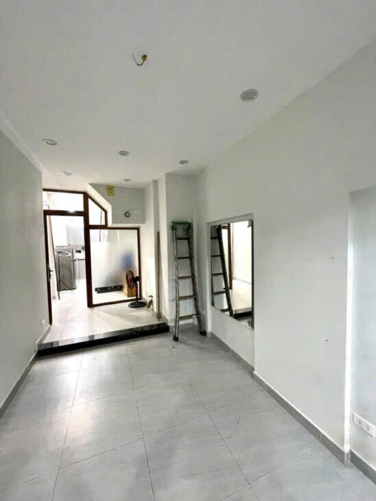 MẶT NGÕ KINH DOANH TẤP NẬP – Ô TÔ RA VÀO THOẢI MÁI – TRUNG TÂM ĐỐNG ĐA