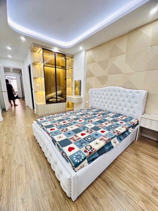 BA ĐÌNH 63M x6 TẦNG THANG MÁY 14,8 TỶ-Ô TÔ QUA NHÀ,CÁCH PHỐ 10M,VIEW CẦU LONG BIÊN