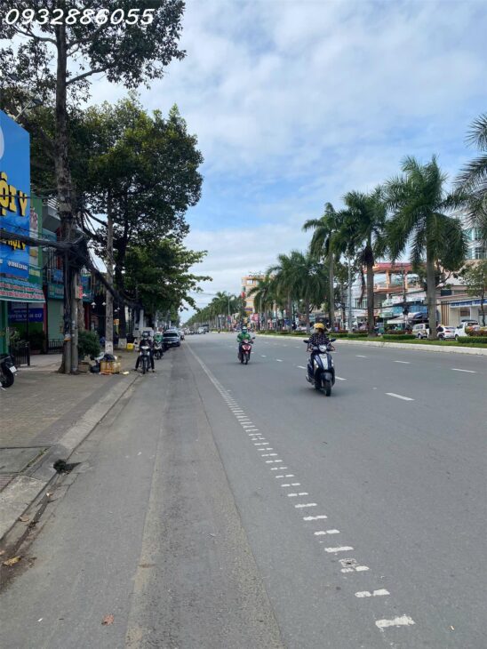 Cho thuê mặt bằng kinh doanh mặt tiền đường 3/2 Đối diện Đại Học Cần Thơ