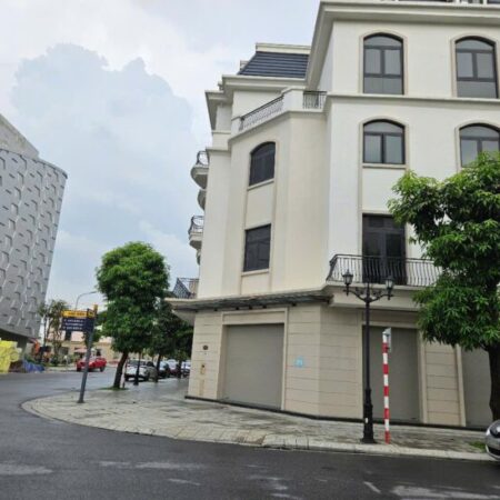 Cần cho thuê nhà lô góc 4 tầng vị trí đắc địa- đối diện vincom Ocean Park 2