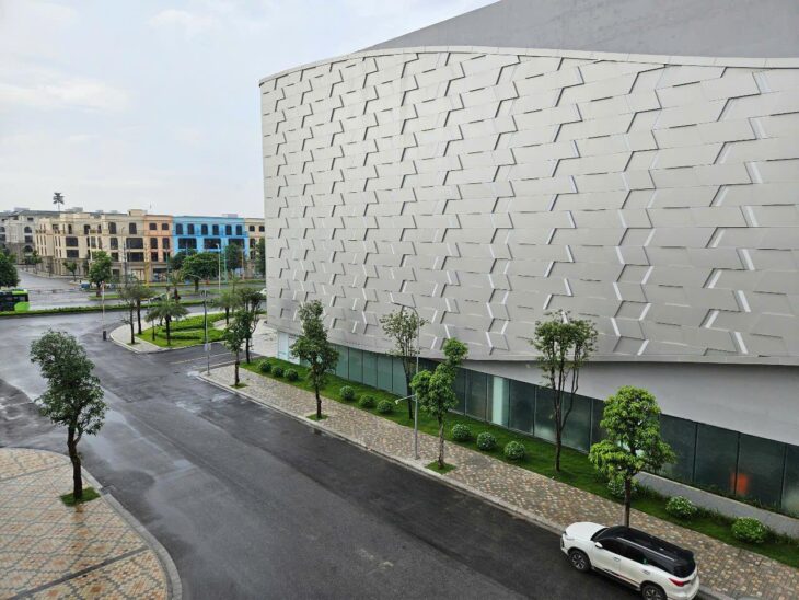 Cho thuê nhà 4 tầng lô góc đối diện vincom ocean park 2