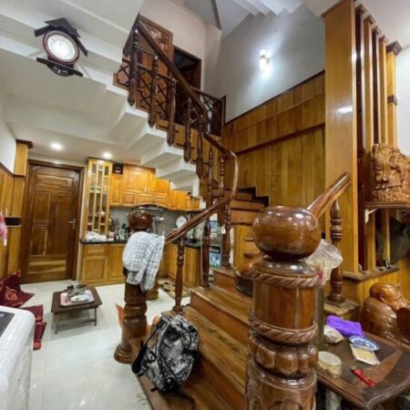 Nhà đẹp 3 tầng 3 mê nội thất gỗ sang trọng, thông ra Yên Thế – Bắc Sơn!