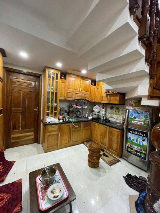 Nhà đẹp 3 tầng 3 mê nội thất gỗ sang trọng, thông ra Yên Thế – Bắc Sơn!