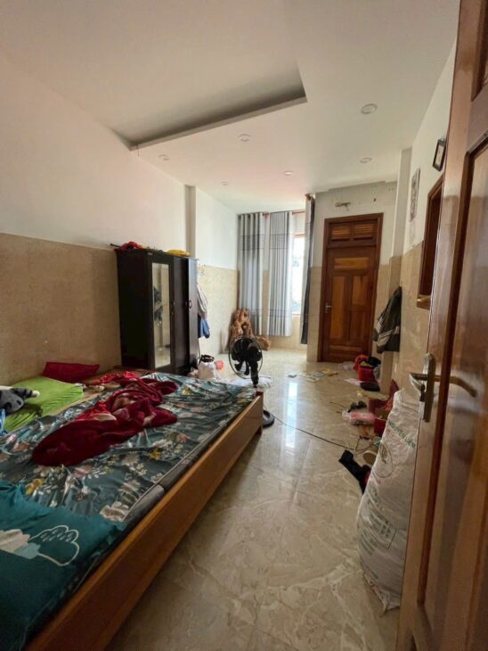 Nhà đẹp 3 tầng 3 mê nội thất gỗ sang trọng, thông ra Yên Thế – Bắc Sơn!