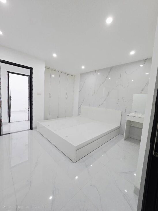 tập thể nghĩa tân tầng 1 trần cung 70m 3 ngủ full nội thất giá 5,850 tỷ ô tô đỗ cửa