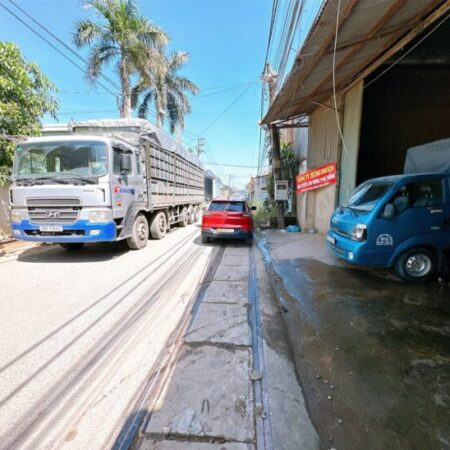 X135 bán nhà xưởng hiện đại, khu dân cư ở kín đông đúc người qua lại SX nhiều ngành nghề