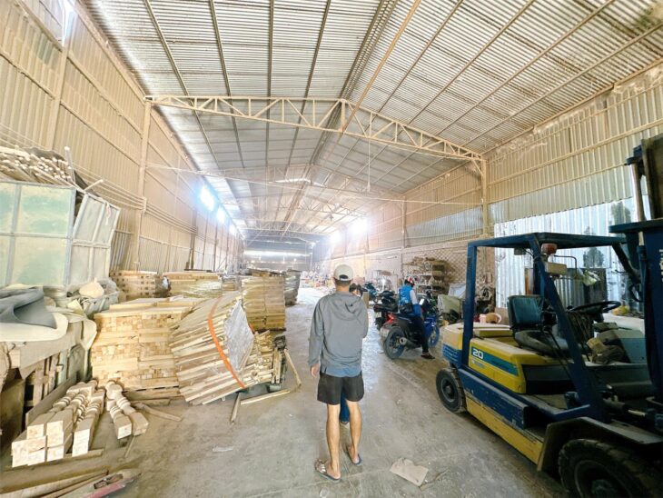 X135 bán nhà xưởng hiện đại, khu dân cư ở kín đông đúc người qua lại SX nhiều ngành nghề