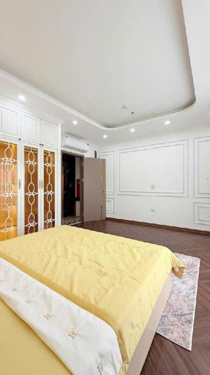 Bán nhà Siêu đẹpViệt Hưng – Gara- Ô chờ Thang máy- Dân trí tuyệt vời- 55m 5 tầng Full NT- 11,x