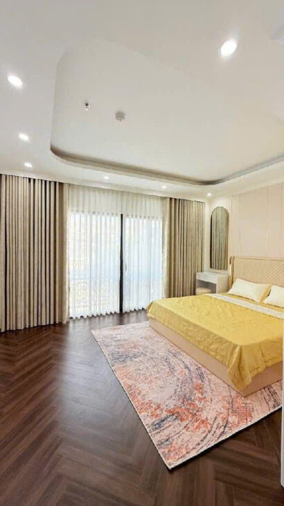 Bán nhà Siêu đẹpViệt Hưng – Gara- Ô chờ Thang máy- Dân trí tuyệt vời- 55m 5 tầng Full NT- 11,x