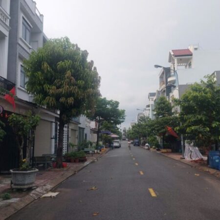 Cơ hội hiếm! Nhà 62m², đường D2 Phú Hồng Thịnh 6 – Giá chỉ hơn 5 tỷ Cơ hội hiếm! Nhà 62m², đường D2 Phú Hồng Thịnh 6 – Giá chỉ hơn 5 tỷ