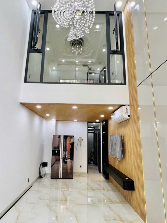 BÁN NHÀ Q3 – CMT8 – HẺM 4M LIÊN THÔNG – 5 TẦNG – GIẾNG TRỜI – SÂN THƯỢNG – DT 40M² – 4PN – 8,99 TỶ