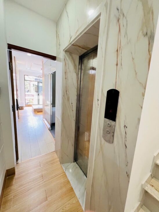 BÁN NHÀ Q3 – CMT8 – HẺM 4M LIÊN THÔNG – 5 TẦNG – GIẾNG TRỜI – SÂN THƯỢNG – DT 40M² – 4PN – 8,99 TỶ