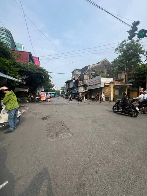 BÁN NHÀ MP NGUYỄN KHUYẾN 220M 3 TẦNG KD ĐỈNH Ở LUÔN GIÁ 62 TỶ 0336212066