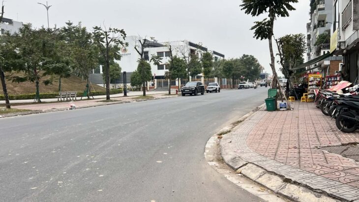 Liền kề Ngọc Thuỵ view vườn hoa, 140m x 7 tầng, MT 8m, vỉa hè rộng, đường trước nhà 10m Liền kề Ngọc Thuỵ view vườn hoa, 140m x 7 tầng, MT 8m, vỉa hè rộng, đường trước nhà 10m