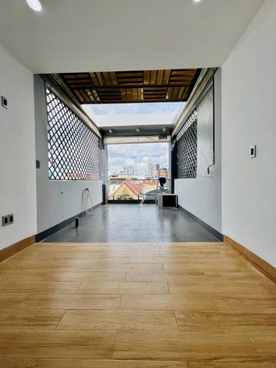 BÁN NHÀ Q3 – CMT8 – HẺM 4M LIÊN THÔNG – 5 TẦNG – GIẾNG TRỜI – SÂN THƯỢNG – DT 40M² – 4PN – 8,99 TỶ