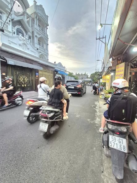 Bán nhà mặt tiền 5x24m giá 7,9 tỷ Đường Hiệp Thành 17