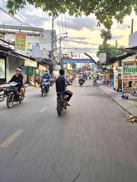 Bán nhà mặt tiền 5x24m giá 7,9 tỷ Đường Hiệp Thành 17