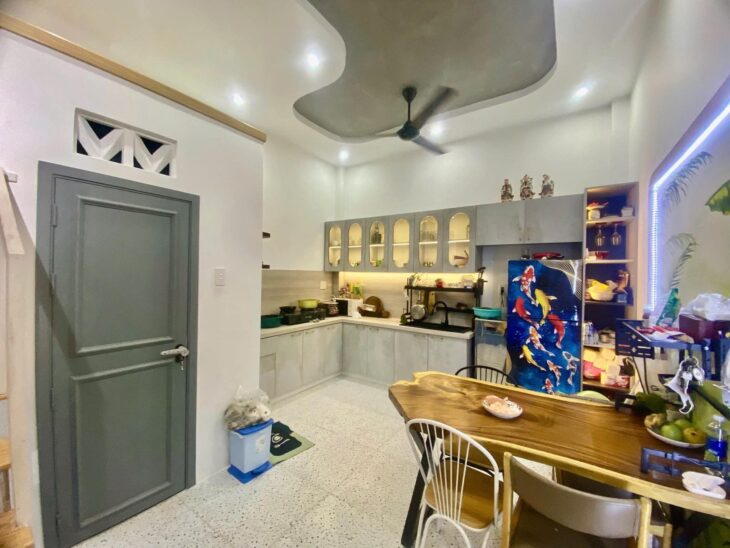 SIÊU PHẨM NHÀ 4 TẦNG SANG TRỌNG HXH GẦN CHỢ, BẾN XE BUÝT HIỆP THÀNH, QUẬN 12..