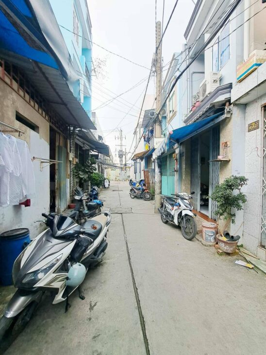 NHÀ CŨ TIỆN XÂY MỚI 37M2 (4×9.5), HXH KẾ BÊN TÊN LỬA. CHIẾN LƯỢC, BTĐ, BÌNH TÂN.