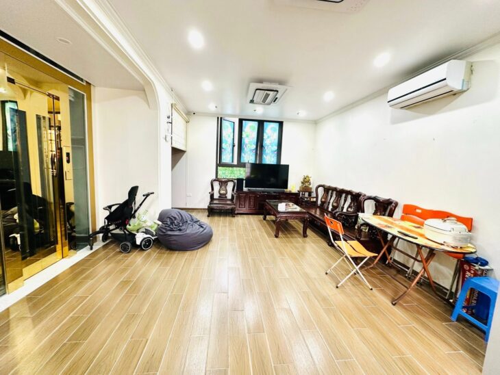 PHÂN LÔ HOÀNG QUỐC VIỆT 48M 6T NHỈNH 17 TỶ – VỈA HÈ – Ô TÔ VÀO NHÀ – HAI MẶT NGÕ- THANG MÁY- TẦM