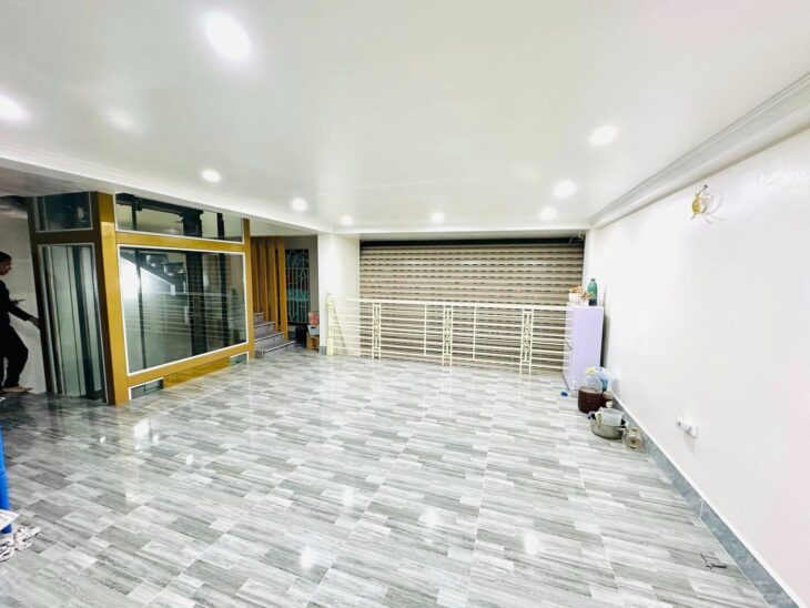 PHÂN LÔ HOÀNG QUỐC VIỆT 48M 6T NHỈNH 17 TỶ – VỈA HÈ – Ô TÔ VÀO NHÀ – HAI MẶT NGÕ- THANG MÁY- TẦM