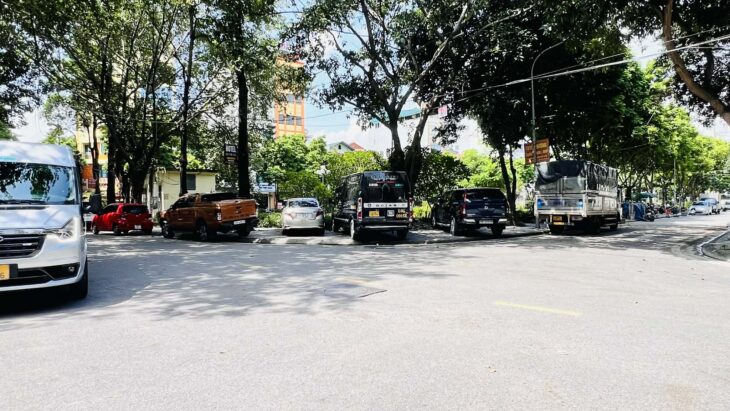 bán khách sạn Long Biên, 110m x 8 tầng, 26 phòng tiêu chuẩn, dòng tiền hơn 3 tỷ/năm