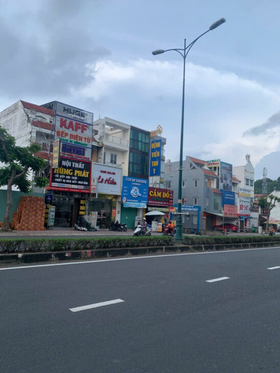 CHO THUÊ NHÀ NGUYÊN CĂN – MẶT BẰNG ĐƯỜNG LÊ VĂN VIỆT (Q.9 CŨ) Vị trí đắc địa – Đối diện Vila Hill