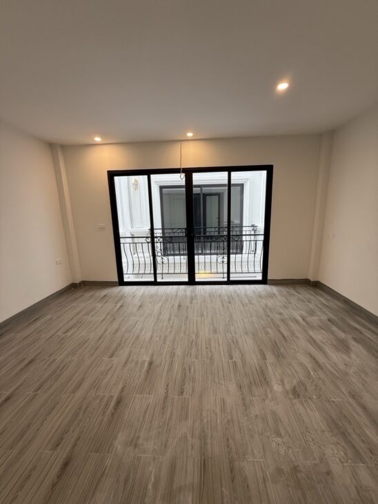 Bán nhà đẹp Lý Sơn Thượng Thanh Long Biên oto đỗ cổng 54m 5 tầng nhỉnh 6 tỷ(TL)