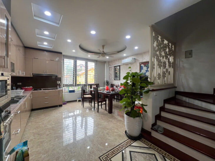 Hiếm- Bán nhà Siêu đẹp Hồng Tiến- Dân Xây-Gara- Full NT gỗ Lim110m- 5 tầng 29,x tỷ(TL)