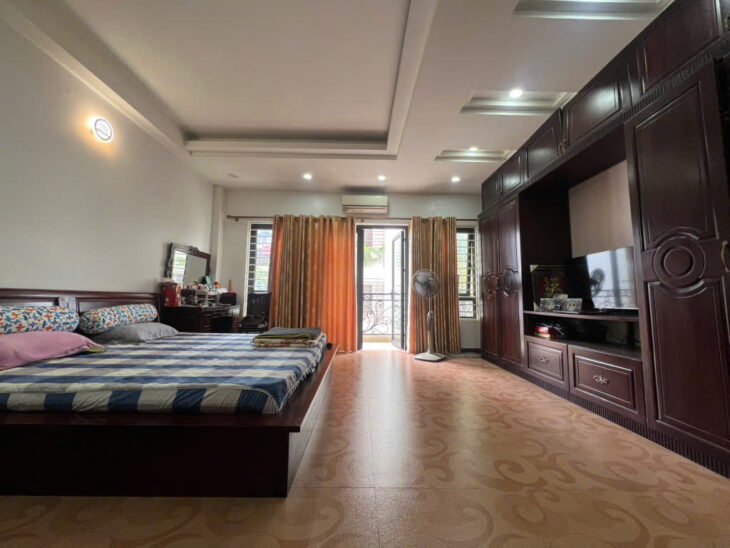 Hiếm- Bán nhà Siêu đẹp Hồng Tiến- Dân Xây-Gara- Full NT gỗ Lim110m- 5 tầng 29,x tỷ(TL)