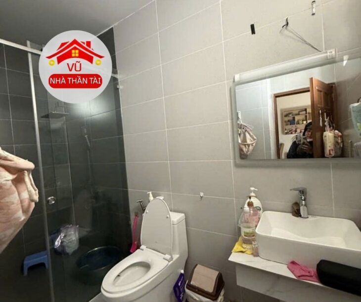 Bán Nhà Đẹp Mặt Tiền Quận 4, gần Vĩnh Khánh, 2 xe hơi tránh, 4 tầng, 5,3 x 9,5m , Nhỉnh 8 Đồng