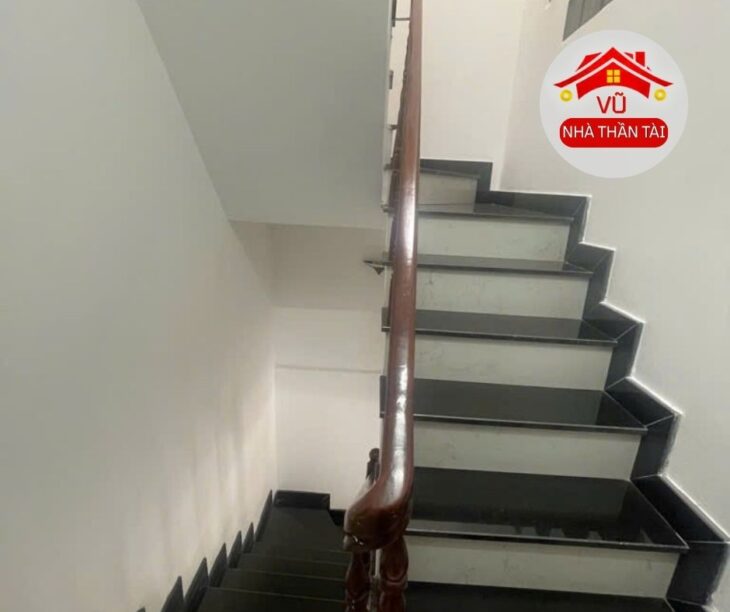 Bán nhà đẹp Măt Tiền Q.4, Gần Tân Vĩnh, 5,2m x 10m, 4 tầng, Giá nhỉnh 8 tỷ.