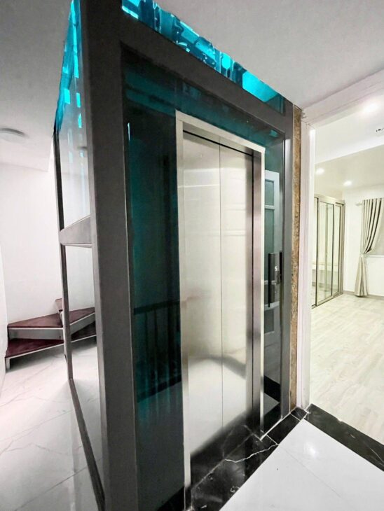 BÁN NHÀ DÒNG TIỀN TRUNG TÂM CẦU GIẤY NGÕ THÔNG THOÁNG NHÀ MỚI THANG MÁY FULL NỘI THẤT 19,8 TỶ