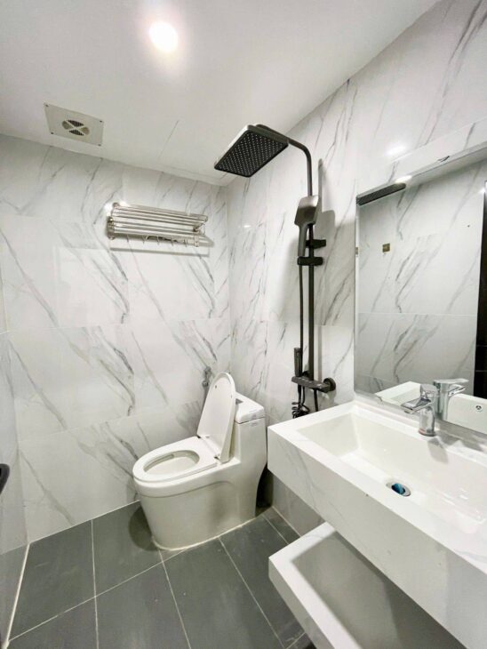 BÁN NHÀ DÒNG TIỀN TRUNG TÂM CẦU GIẤY NGÕ THÔNG THOÁNG NHÀ MỚI THANG MÁY FULL NỘI THẤT 19,8 TỶ