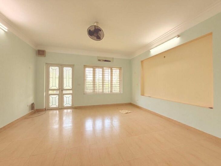 bán nhà Ngọc Thuỵ, ôtô tránh, gần đường Hồng Tiến kéo dài, sát chợ- TĐC Ngọc Thuỵ