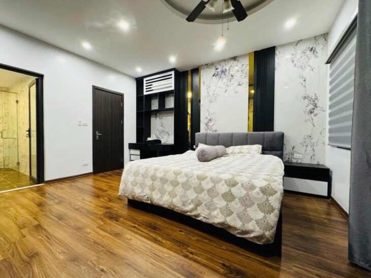 Bán nhà Đẹp Việt Hưng – gara ô chờ thang máy Full NT- Dân xây 55m 5 tầng nhỉnh 11 tỷ(TL)