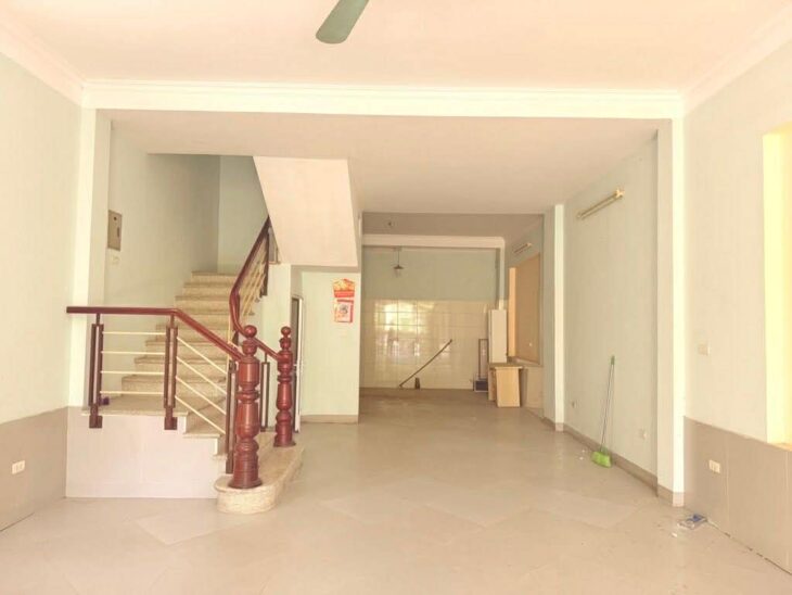 bán nhà Ngọc Thuỵ, ôtô tránh, gần đường Hồng Tiến kéo dài, sát chợ- TĐC Ngọc Thuỵ