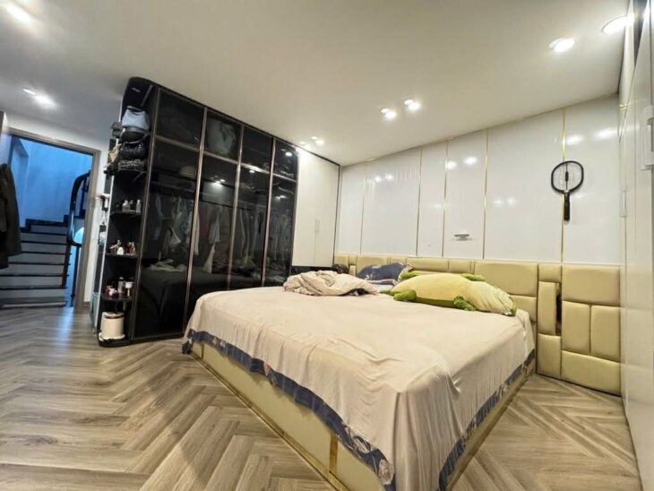 nhà đẹp Ngọc Lâm, gara, 7 tầng thang máy, mặt tiền 9m, ngõ nông, gần ôtô tránh