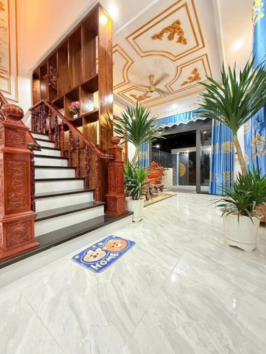 Nhà 1 Trệt 2 Lầu, Phong Cách Biệt Thự, Ngang 6m, 2 Mặt Tiền, 1 Xẹt Bùi Hữu Nghĩa.