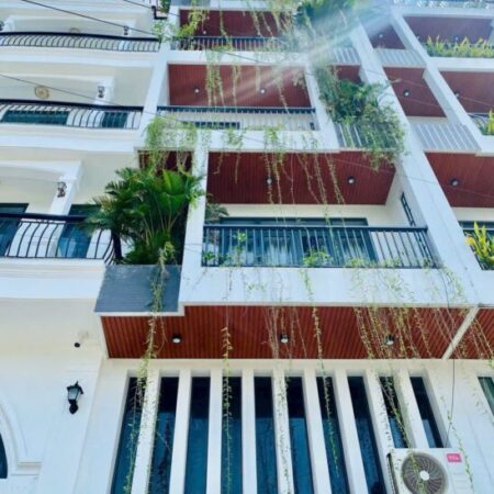 PHẨM XE HƠI NGỦ THANG MÁY XỊN XÒ TRONG NHÀ PHÂN KHÚC TREN 7 TỎI