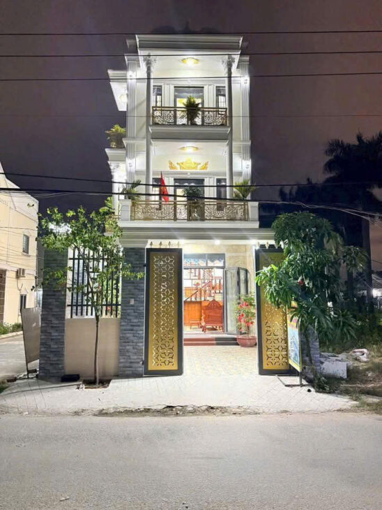 Nhà 1 Trệt 2 Lầu, Phong Cách Biệt Thự, Ngang 6m, 2 Mặt Tiền, 1 Xẹt Bùi Hữu Nghĩa.