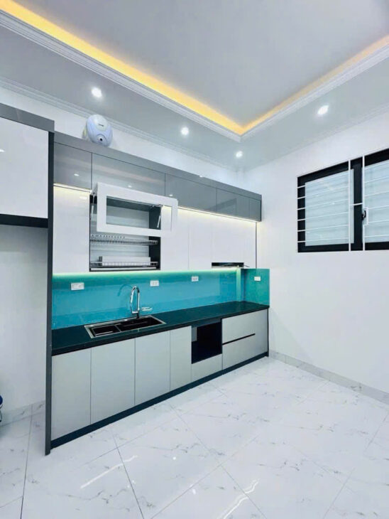 Bán Nhà Xuân La 48m, 4 tầng, oto đỗ cửa! Mặt tiền kinh doanh!