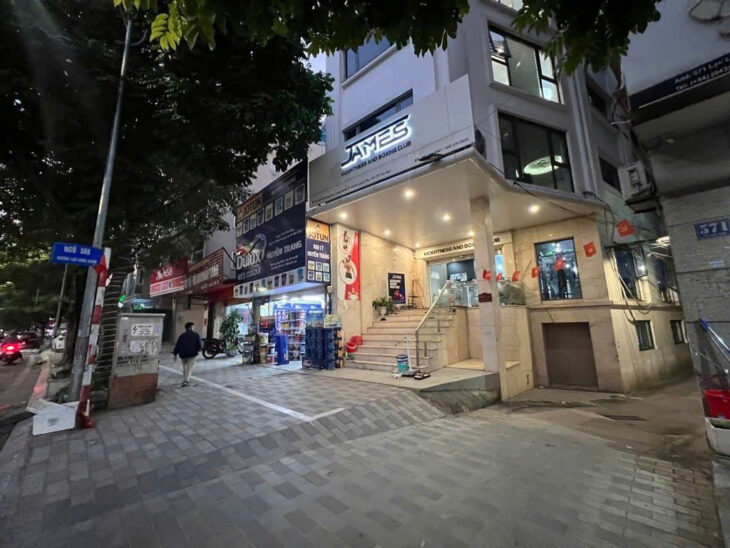 Bán Nhà Lạc Long Quân 60m, 5 tầng, oto đỗ cửa! 2 thoáng trước sau, 5 ngủ ở luôn!