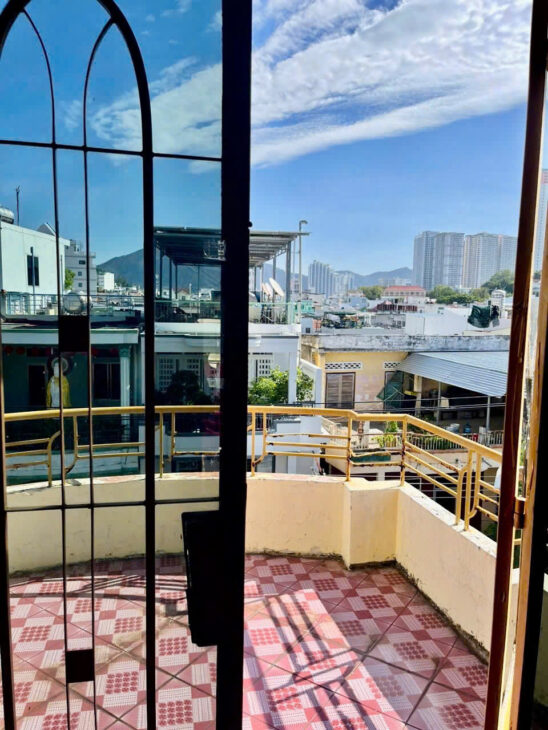 BÁN NHÀ 4 TẦNG 1 TUM VỪA Ở VỪA KINH DOANH MẶT TIỀN ĐƯỜNG THÁP BÀ, NHA TRANG.