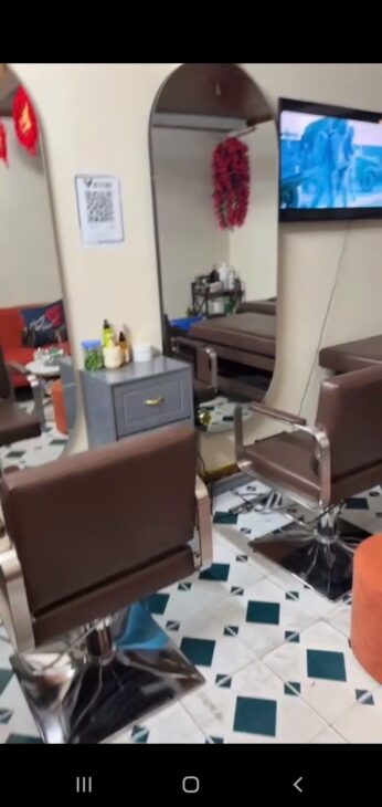 HOT MẶT BẰNG VỊ TRÍ ĐẸP- GIÁ TỐT cần sang nhượng nhanh cửa hàng mặt phố Hạ Hồi gần Trần Quốc Toản