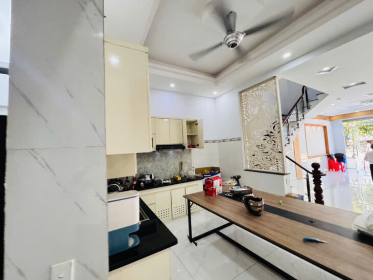 NHÀ MẶT TIỀN VINCOM DĨ AN – ĐƯỜNG 20M-75M² GIÁ 7 TỶ (~93.3TR/M²) –