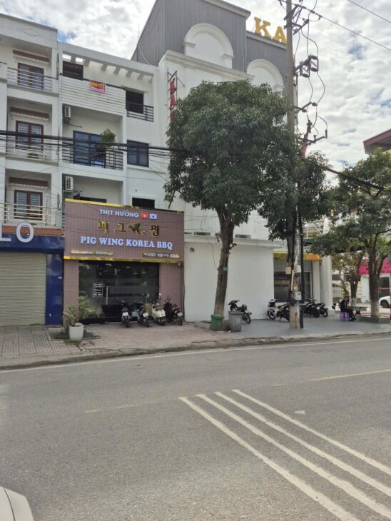 NHÀ ĐẸP – GIÁ TỐT – CHÍNH CHỦ CẦN BÁN TẠI mặt đường Nguyễn Cao – đối diện chung cư Thanh Bình