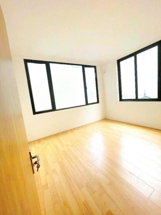 bán nhà nguyễn khang 40m x5 tầng-12,9 tỷ gần phố,lô góc,15m ô tô tránh