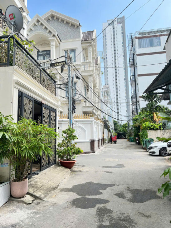 NHÀ ĐẸP – GIÁ TỐT – CHÍNH CHỦ CẦN BÁN Căn Nhà Nằm Kế Bên Khu Lacasa tại Phường Phú Thuận, Quận 7