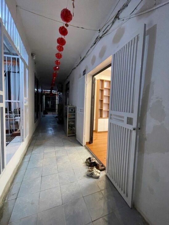 bán nhà tập thể tầng 2 cầu giấy DT 120m giá 5,350 tỷ 2 mặt ngõ,full nội thất